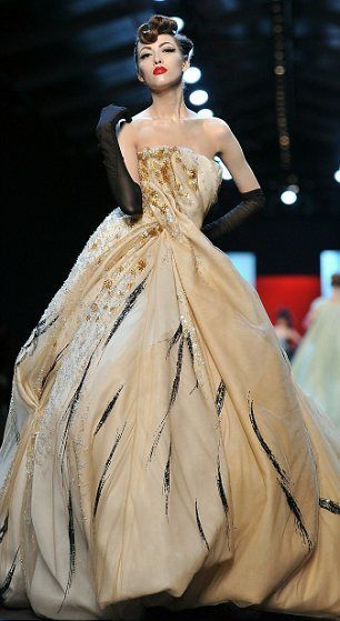 Haute Couture by Christian Dior sau irezistibila arta a frumosului! Super GALERIE FOTO!