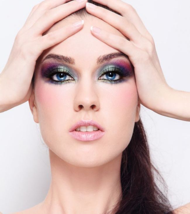 Make-up artistul Diana Ionescu iti dezvaluie cateva secrete de machiaj si iti face recomandari pentru aceasta iarna