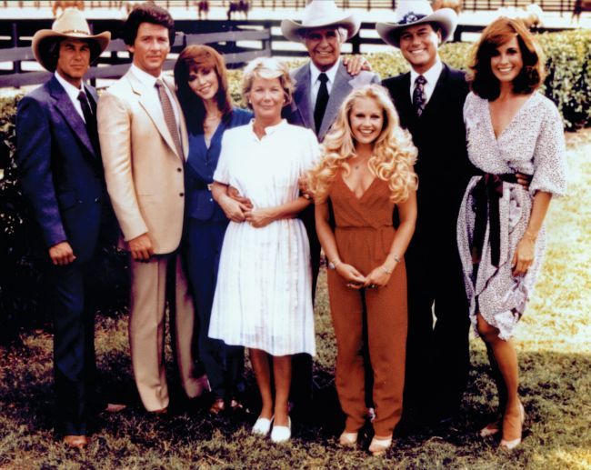 Veste trista pentru fanele serialului Dallas. Larry Hagman, interpretul lui J.R., a murit la varsta de 81 de ani