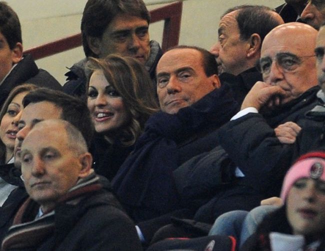 Silvio Berlusconi si-a anuntat logodna cu Francesca Pascale, o tanara prezentatoare TV. Ce diferenta de varsta este intre cei doi