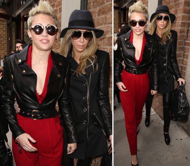 Miley Cyrus, aparitie riscanta la New York Fashion Week, cu un decolteu mult prea adanc