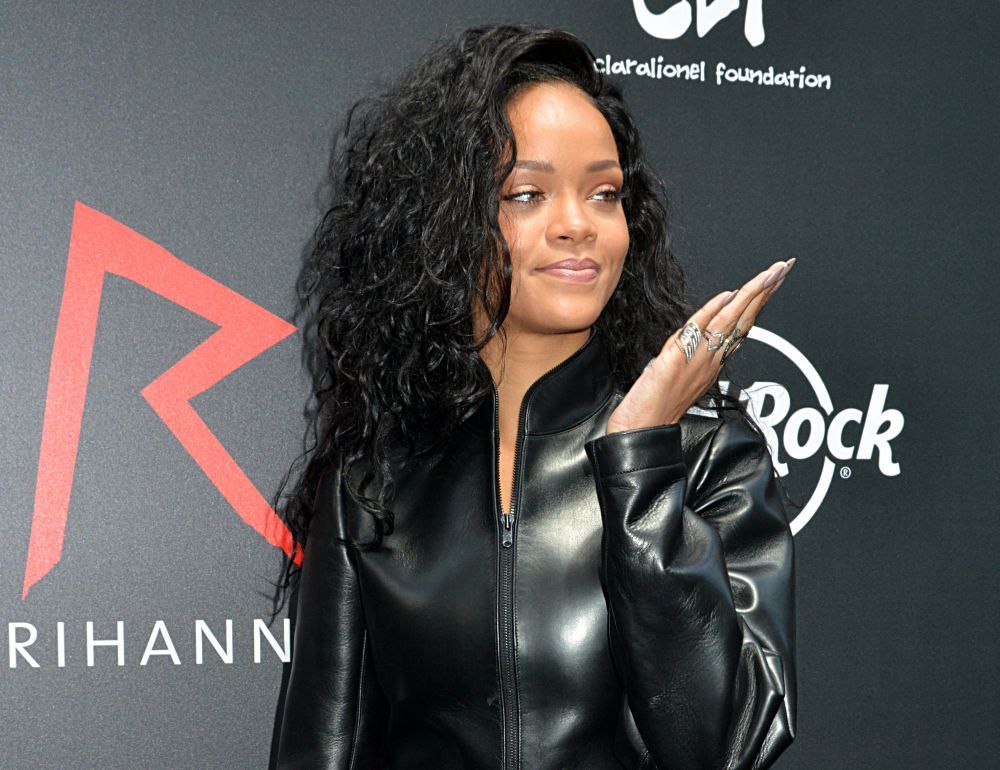 Aparitie spectaculoasa pentru Rihanna. Cum arata cantareata intr-un costum de baie minuscul