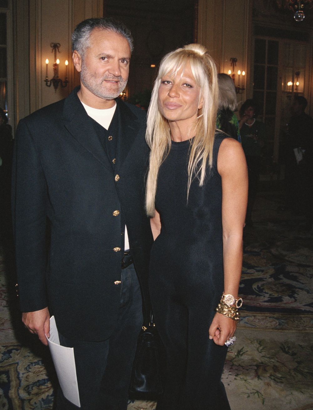 Transformarea pe care a suferit-o Donatella Versace in ultimii 20 de ani. Cum arata inainte sa apeleze la chirurgia estetica FOTO