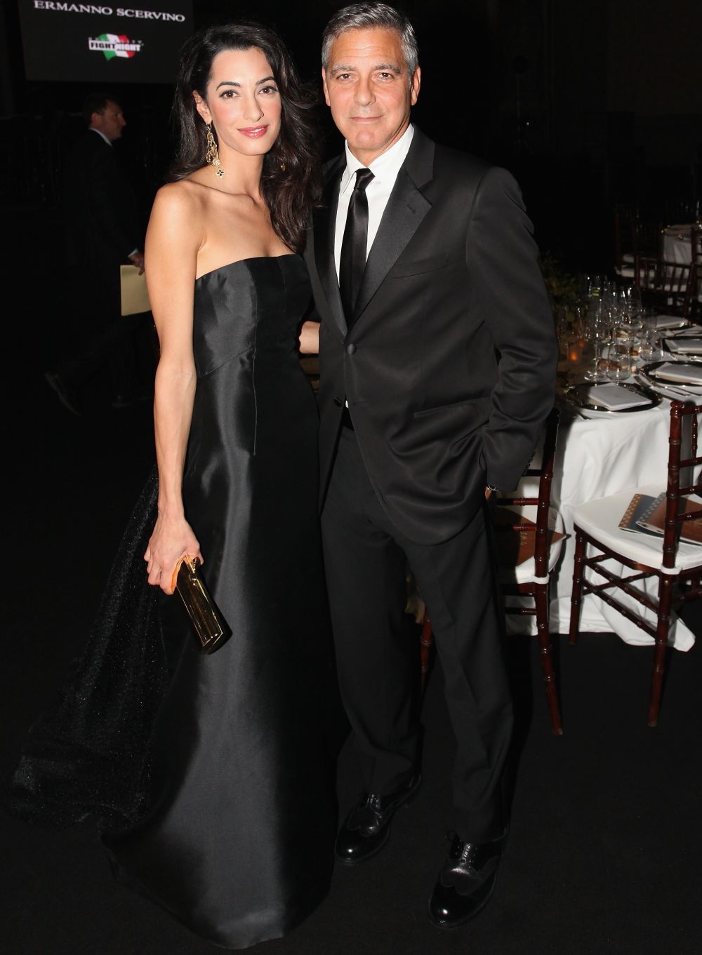 Amal Clooney, tinuta casual chic pe aeroport. Cat de bine arata sotia lui George Clooney chiar si atunci cand nu apare pe covorul rosu