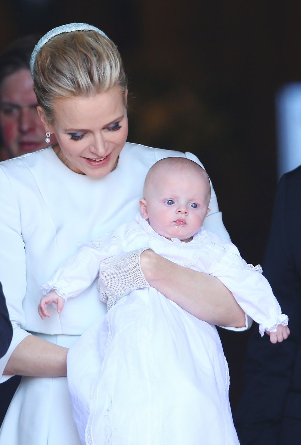 Adorabili in ziua botezului. Copiii lui Charlene, Printesa de Monaco, simpatici in hainute albe, imaculate