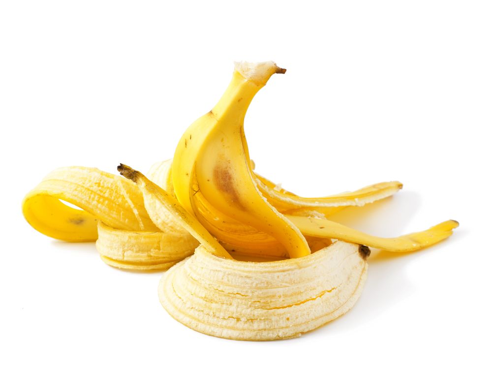 Cum sa-ti albesti dintii cu ajutorul cojilor de banane