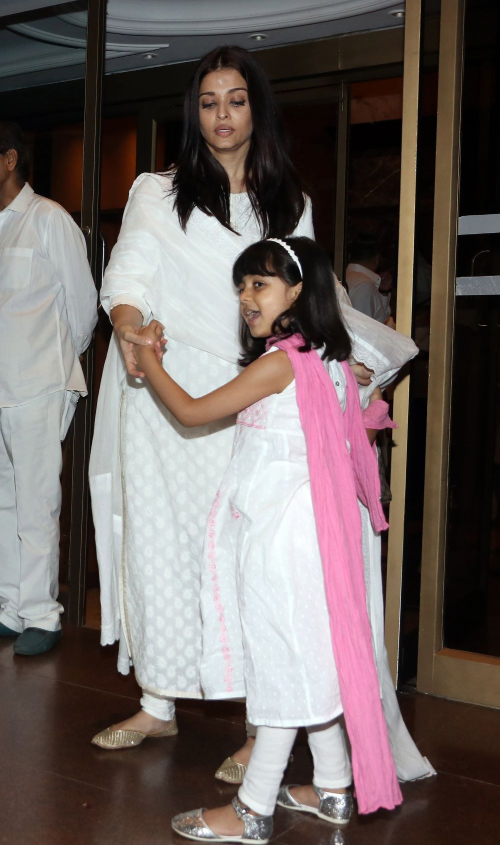 Aishwarya Rai, aparitie rara alaturi de fiica sa. Cum arata fetita de 5 ani a celei mai frumoase femei din lume