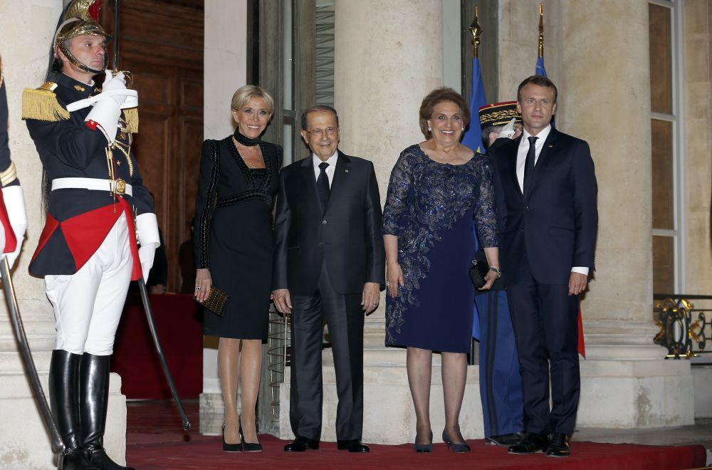 Brigitte Macron, seducatoare la o cina de stat de la Palatul Elysee. Cum a aparut Prima Doamna a Frantei