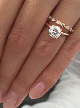 Toate femeile si-l doresc.Cum arata inelul de logodna perfect, pe care peste 100 000 de persoane l-au votat ca favorit