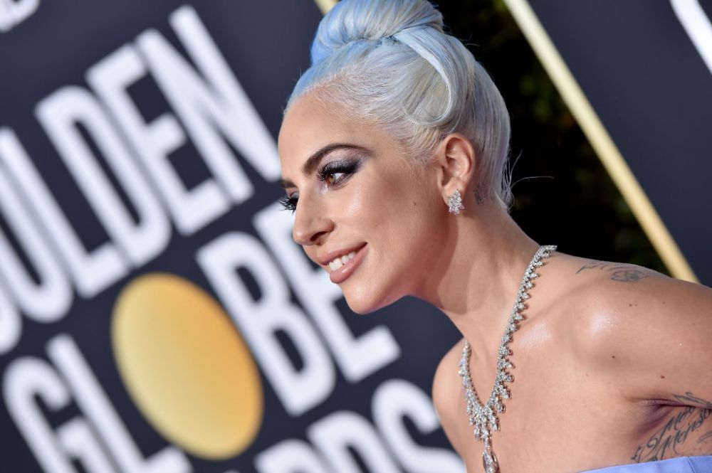 La Globurile de Aur, Lady Gaga a purtat bijuterii de peste 100 de carate! Vezi cum le-a asortat la o rochie impresionantă &nbsp;