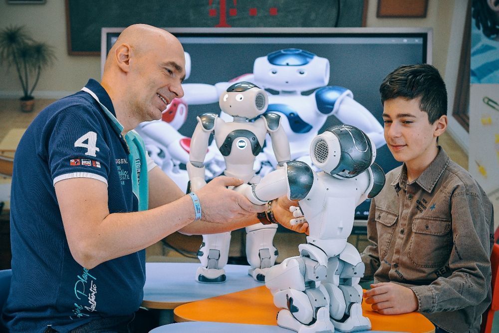 Robotul NAO - terapeut pentru copiii cu autism