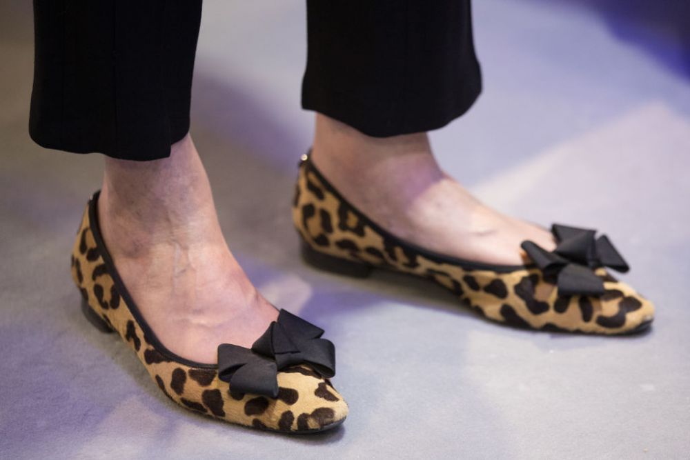 Theresa May, o colecționară &icirc;mpătimită de pantofi. Cele mai extravagante apariții
