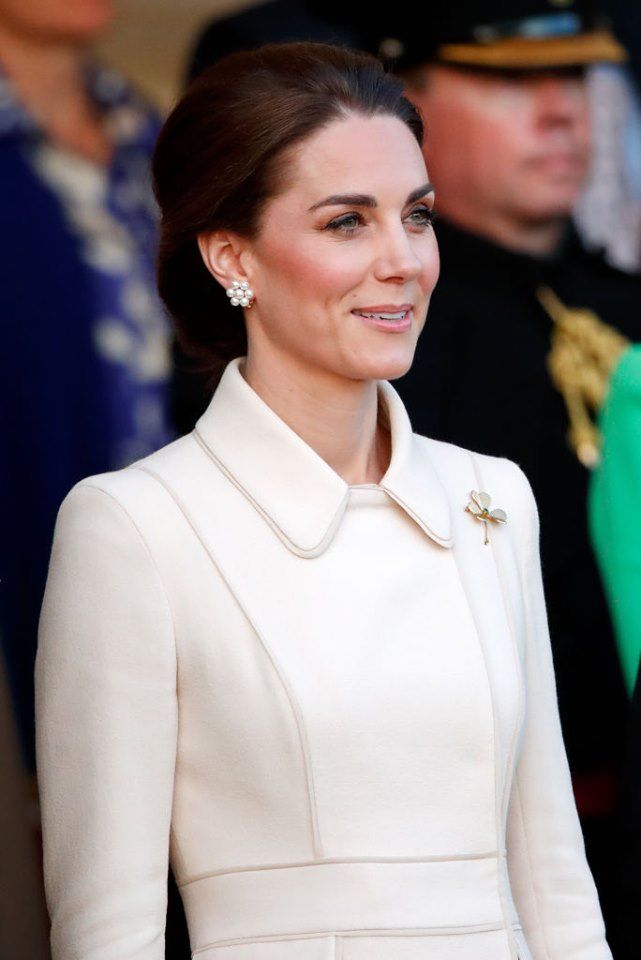 Kate Middleton, apariție de zile mari, &icirc;ntr-un palton, la &icirc;nceput de vară