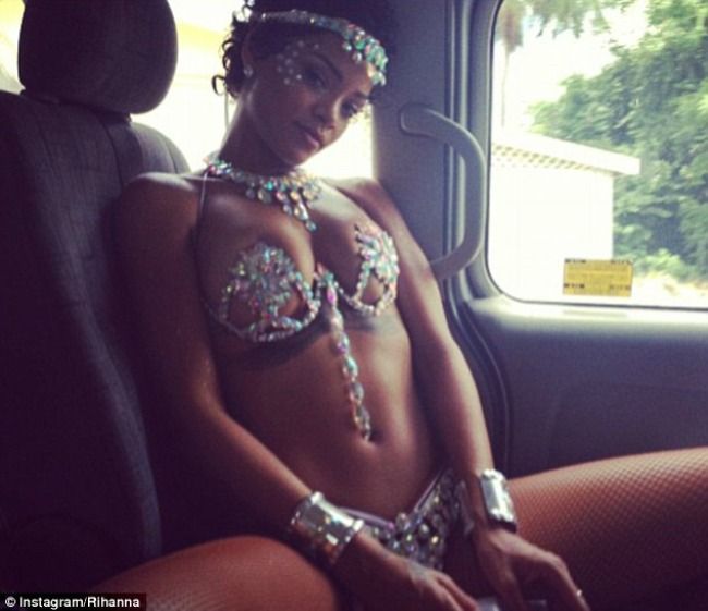 Rihanna, regina carnavalului: ce ținute excentrice a purtat de-a lungul timpului la Festivalul din Barbados