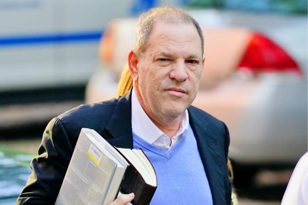 Prețul tăcerii: 30 de femei care l-au acuzat Harvey Weinstein de agresiuni sexuale au ajuns la un acord cu atacatorul