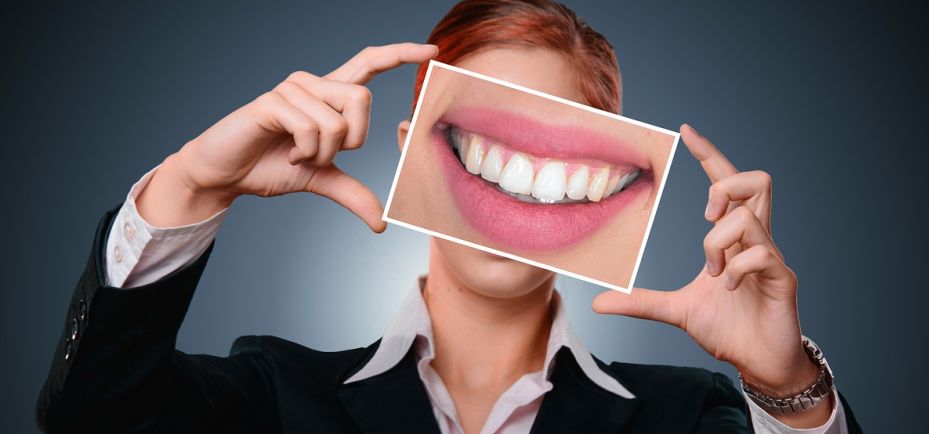 (P) Vrei să te bucuri de beneficiile unui implant dentar? Iată 3 considerente pe care să le ai &icirc;n vedere!