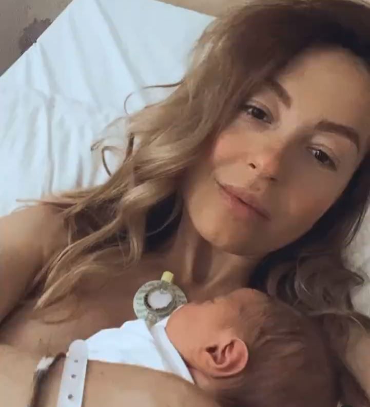 Flavia Mihășan a născut. Vedeta a publicat primele imagini cu bebelușul
