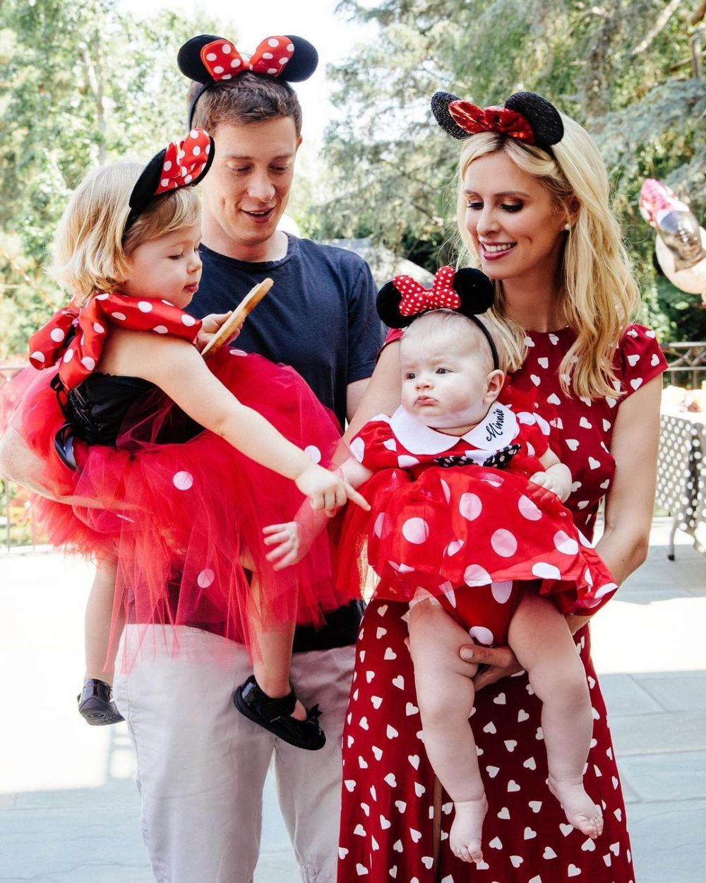 Nicky Hilton, sora mai mica a lui Paris Hilton, a născut al treilea copil
