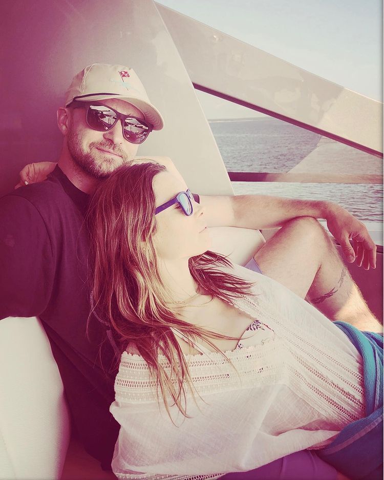 Justin Timberlake și Jessica Biel, surprinși &icirc;n ipostaze romantice &icirc;n Sardinia