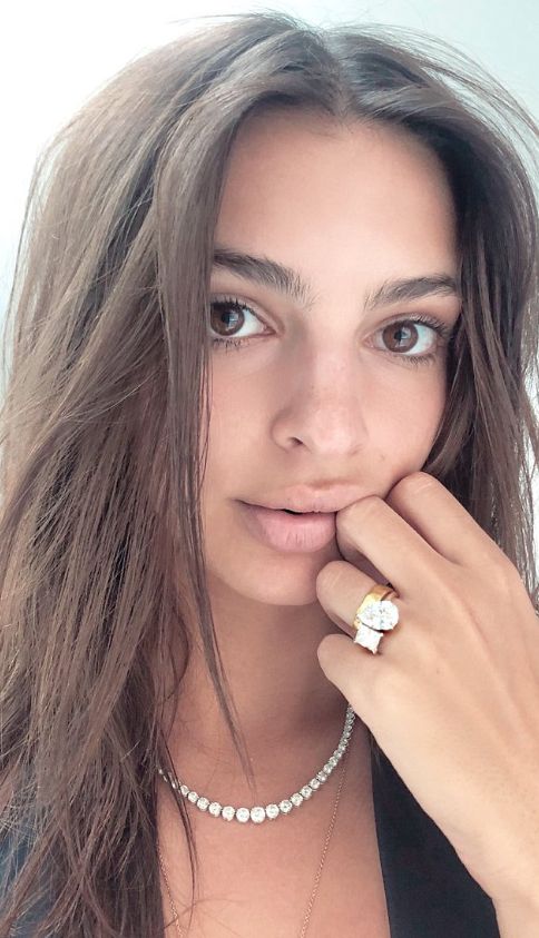 Ce a făcut Emily Ratajkowski cu inelul cu diamante primit de la fostul soț. Modelul a intentat divorț după ce a fost &icirc;nșelată